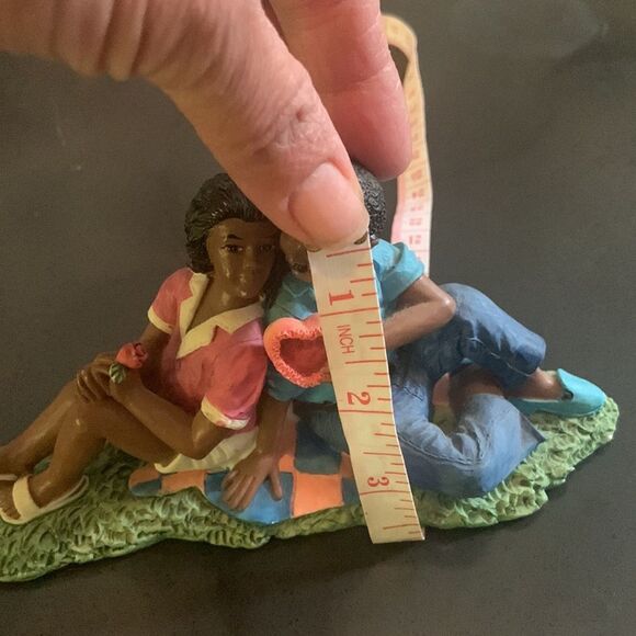 Young’s figurine very sweet look like they are on a valentines date preloved ❤️ - Picture 11 of 11